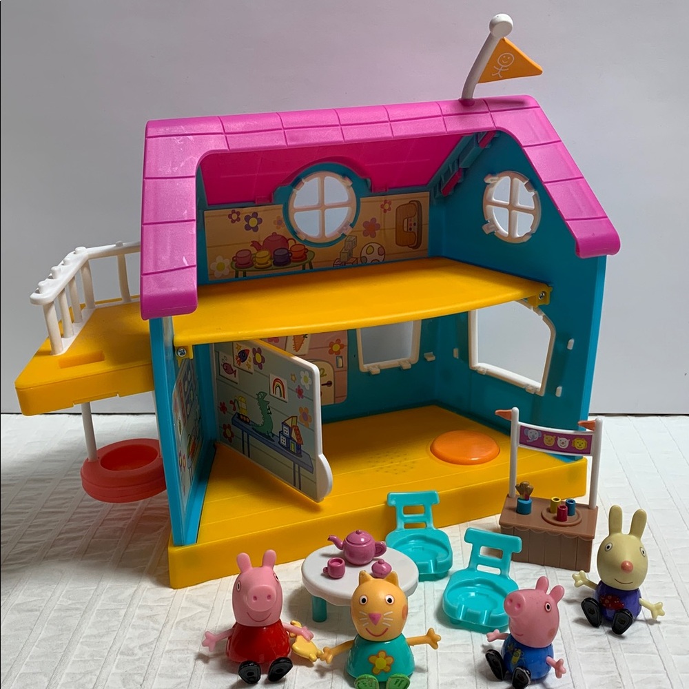 Peppa’s Kid’s-Only Clubhouse w/Sounds - Peppa’s Club - Hasbro 2022
